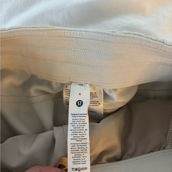 NWOT Lululemon Softstreme High-Rise Short 4" - Picture 6 of 10